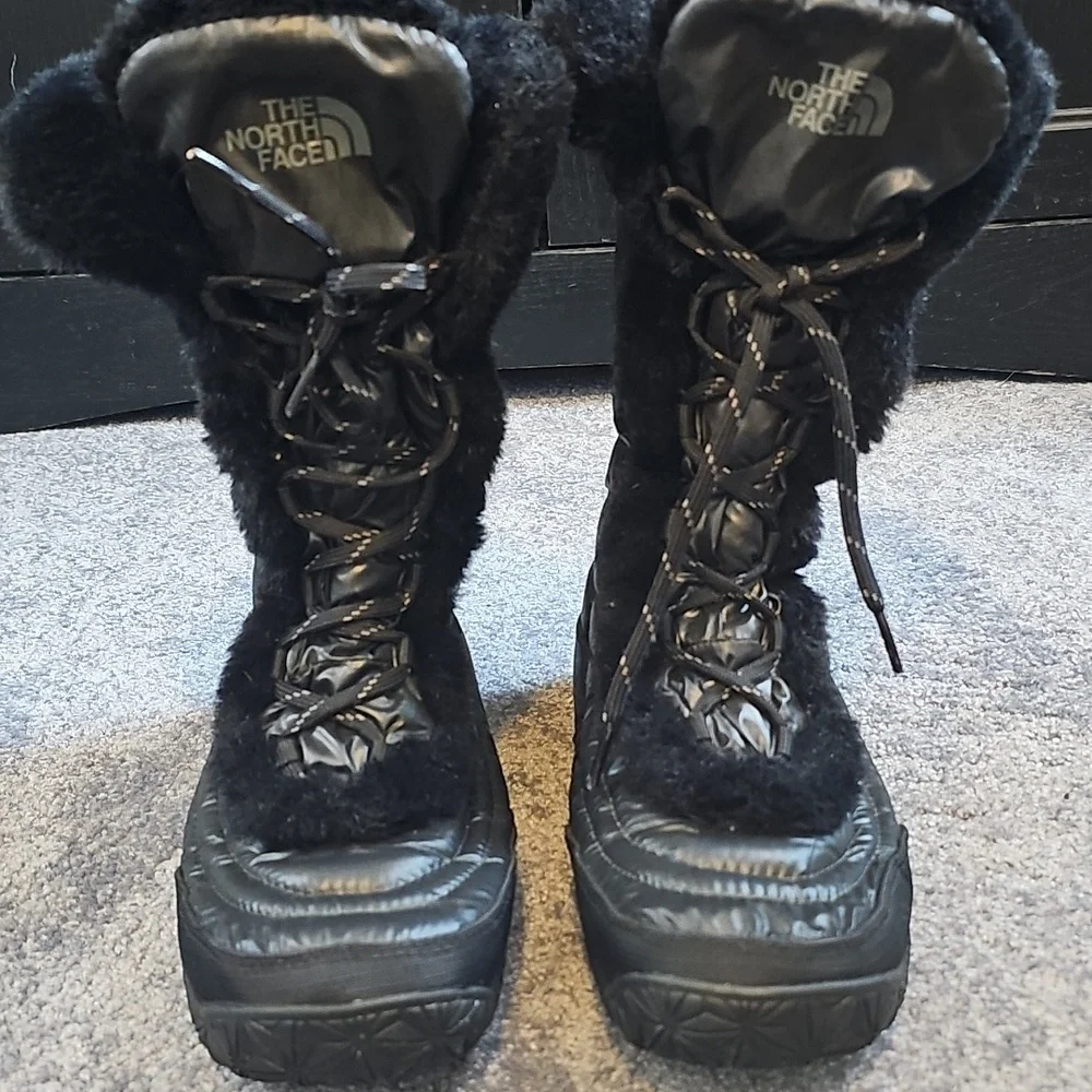 Women's The North Face Snow Boots sz 9